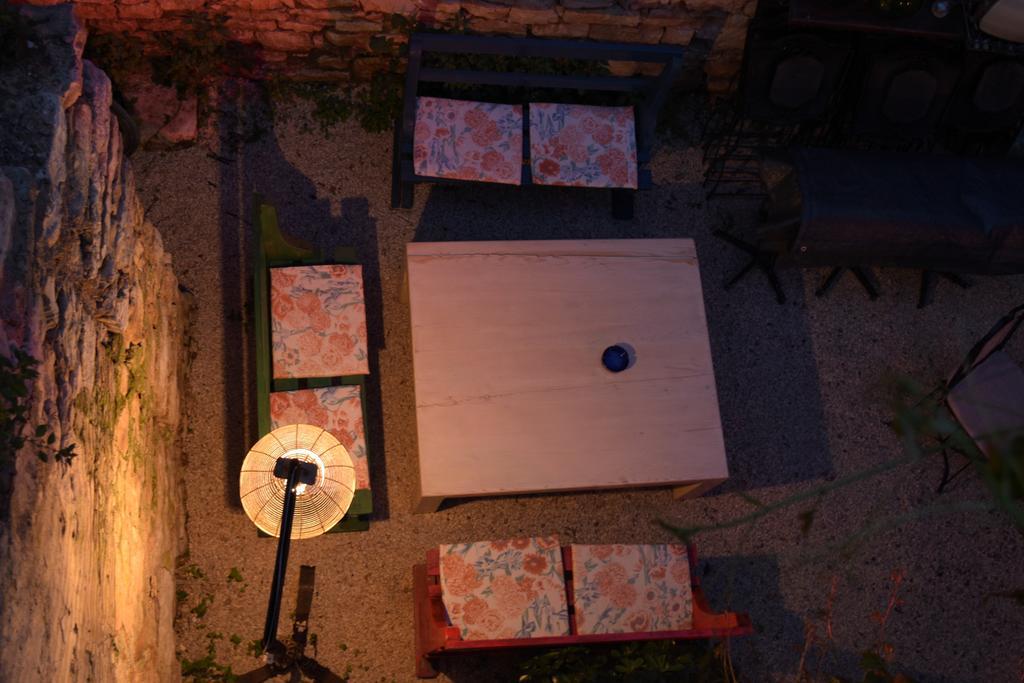 באלה Kamene Price Rooms, Music And Food מראה חיצוני תמונה