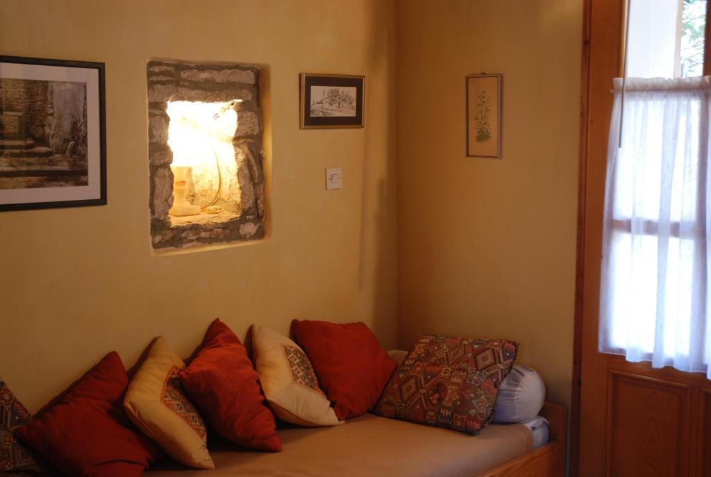 באלה Kamene Price Rooms, Music And Food חדר תמונה